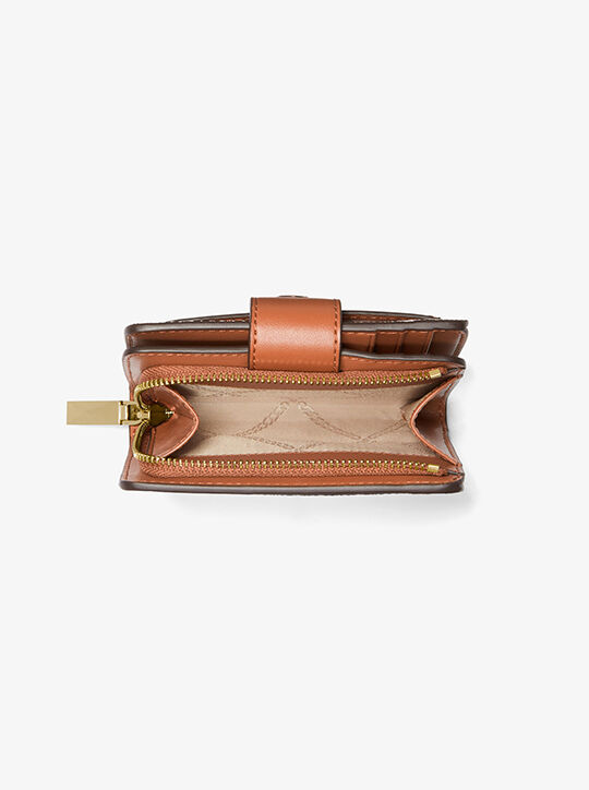 محفظة صغيرة بشعار الماركة michael kors محفظة صغيرة بشعار الماركة