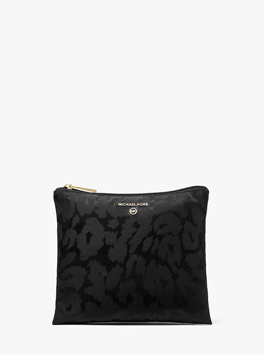 حقيبة جيت سيت كبيرة من النايلون من قماش الجاكار michael kors حقيبة جيت سيت كبيرة من النايلون من قماش الجاكار