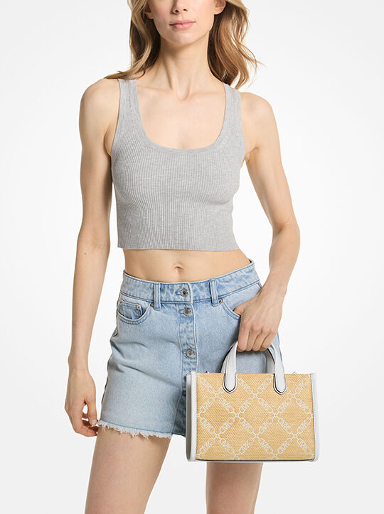 حقيبة ماسنجر جيجي من قماش الجاكار بشعار إمباير صغيرة michael kors حقيبة ماسنجر جيجي من قماش الجاكار بشعار إمباير صغيرة