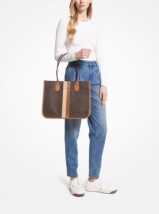 حقيبة يد هايدي كبيرة مخططة بشعار الماركة المميزة michael kors حقيبة يد هايدي كبيرة مخططة بشعار الماركة المميزة