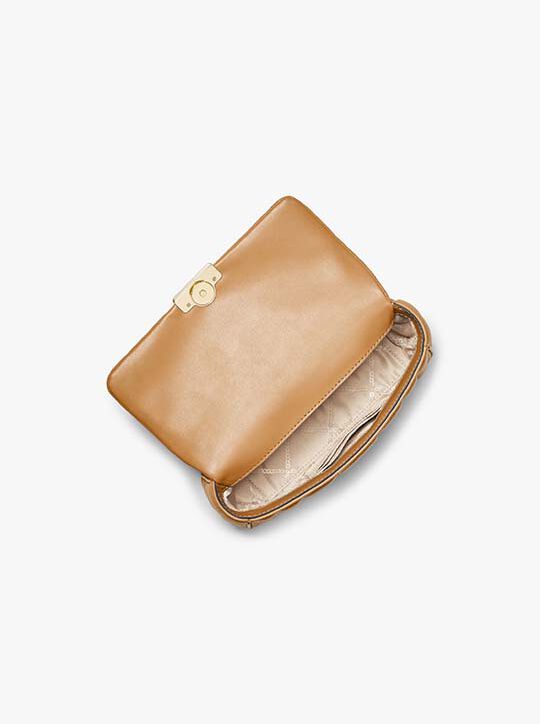 michael kors حقيبة كتف تريبيكا صغيرة مبطنة من الجلد