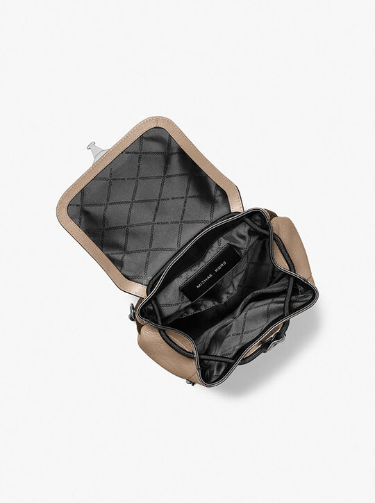 حقيبة هودسون الجلدية الطيارية michael kors حقيبة هودسون الجلدية الطيارية