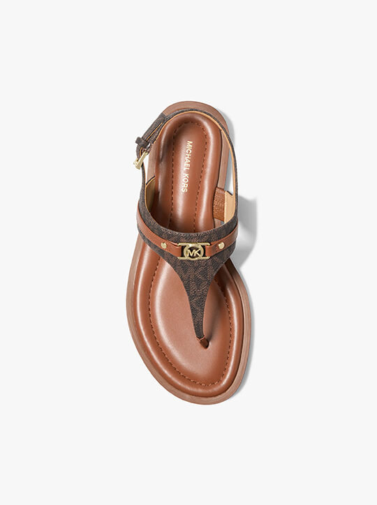 صندل ماندي المميز بحزام على شكل حرف T michael kors صندل ماندي المميز بحزام على شكل حرف t