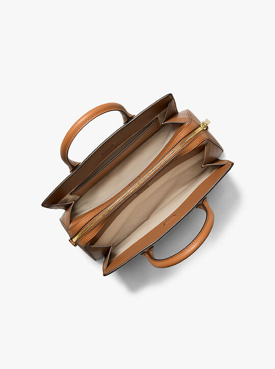 حقيبة ليلى متوسطة الحجم بشعار مميز michael kors حقيبة ليلى متوسطة الحجم بشعار مميز