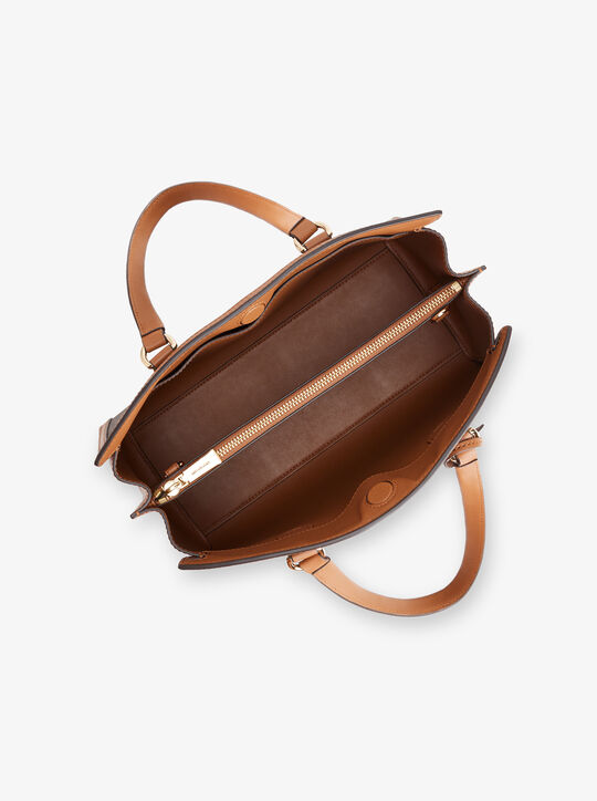 حقيبة شانتال متوسطة بشعار الماركة michael kors حقيبة شانتال متوسطة بشعار الماركة