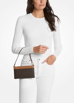 michael kors حقيبة معصم جيت سيت متوسطة الحجم بشعار الماركة