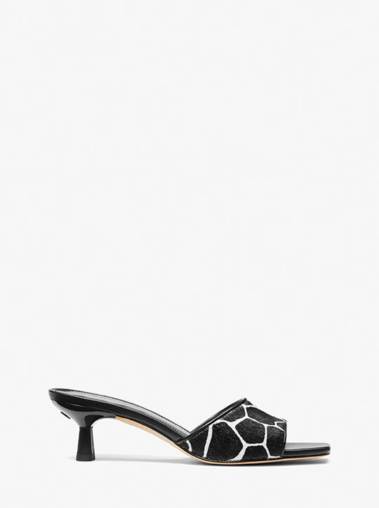 صندل أمل بطبعة جلد البقر وشعر العجل michael kors صندل أمل بطبعة جلد البقر وشعر العجل