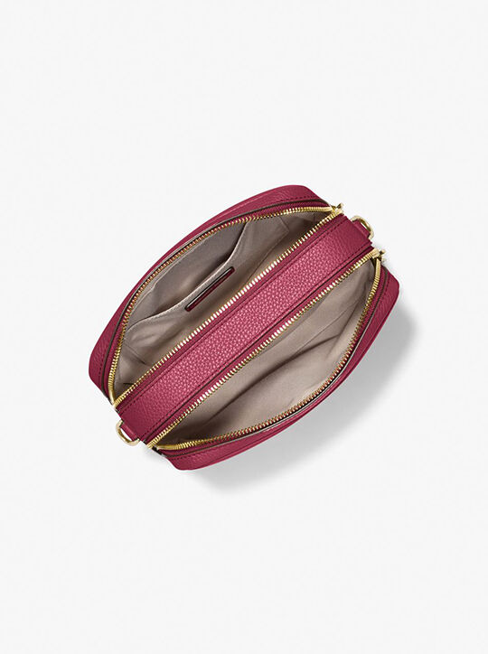 michael kors حقيبة براينت متوسطة الحجم من الجلد المحبب لحمل الكاميرا