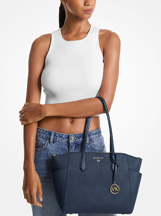 حقيبة مارلين متوسطة الحجم من جلد سافيانو michael kors حقيبة مارلين متوسطة الحجم من جلد سافيانو