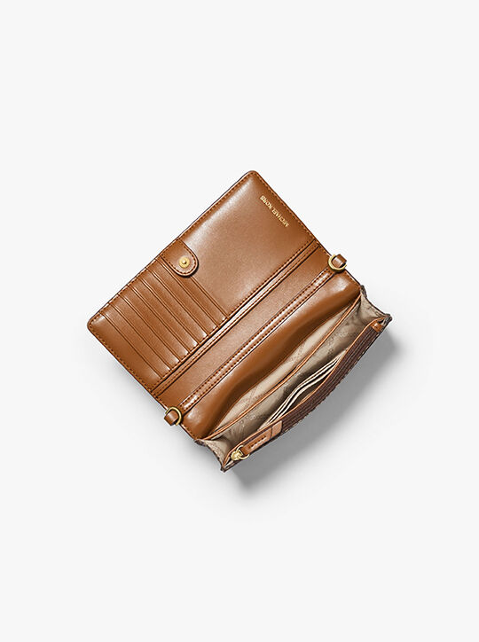 حقيبة كروسبودي جيت سيت صغيرة الحجم ، مزينة بشعار مطبوع، مصنوعة من نسيج منسوج، مناسبة للهواتف الذكية. michael kors حقيبة كروسبودي جيت سيت صغيرة الحجم ، مزينة بشعار مطبوع، مصنوعة من نسيج منسوج، مناسبة للهواتف الذكية