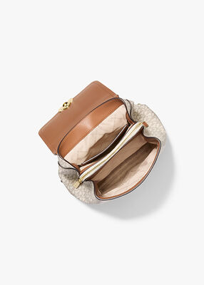 michael kors حقيبة ظهر تريبيكا صغيرة بشعار الماركة