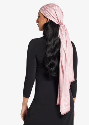 michael kors وشاح بشعار الماركة