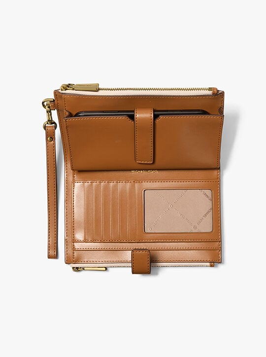 محفظة هاتف أديل بشعار الماركة michael kors محفظة هاتف أديل بشعار الماركة