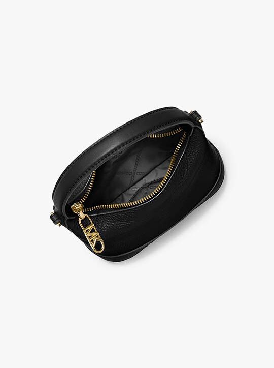 حقيبة كروسبوودي ويث جلدية صغيرة مرصوفة بالحصى michael kors حقيبة كروسبوودي ويث جلدية صغيرة مرصوفة بالحصى